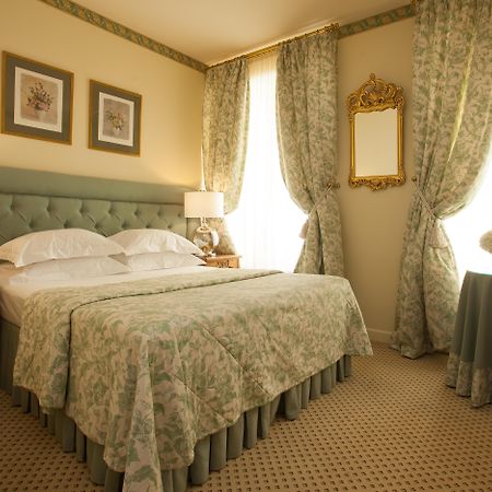 Narutis Hotel - Small Luxury Hotels Of The World Вилнюс Екстериор снимка A bedroom at the hotel