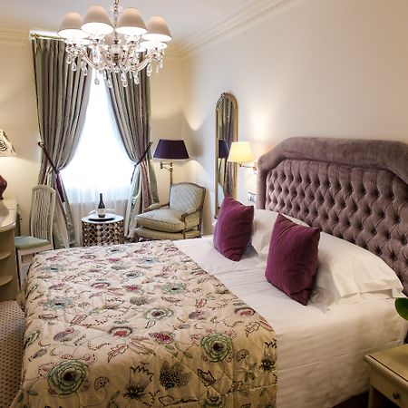 Narutis Hotel - Small Luxury Hotels Of The World Вилнюс Екстериор снимка A bedroom at the hotel
