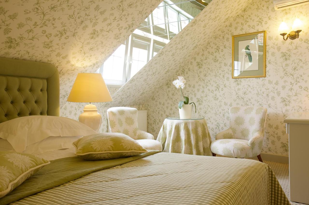 Narutis Hotel - Small Luxury Hotels Of The World Вилнюс Екстериор снимка A room at the hotel