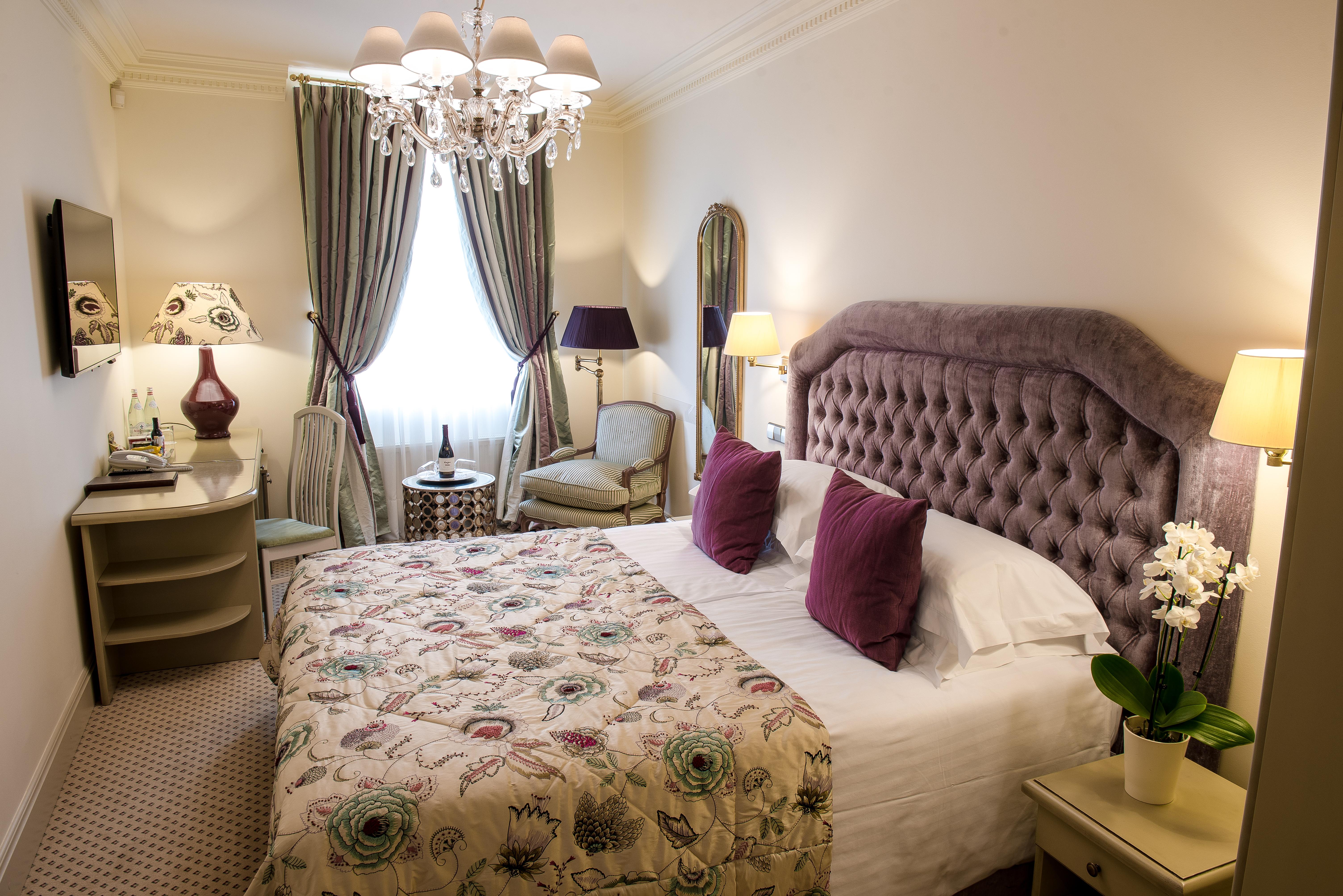 Narutis Hotel - Small Luxury Hotels Of The World Вилнюс Екстериор снимка A bedroom at the hotel