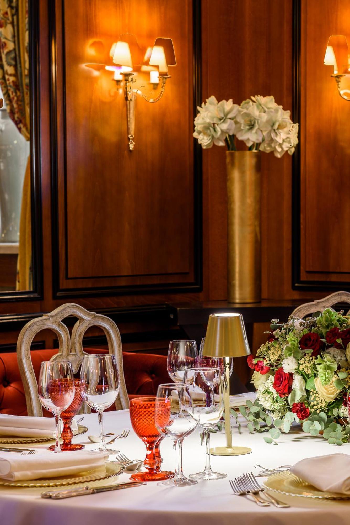 Narutis Hotel - Small Luxury Hotels Of The World Вилнюс Екстериор снимка The interior of the restaurant