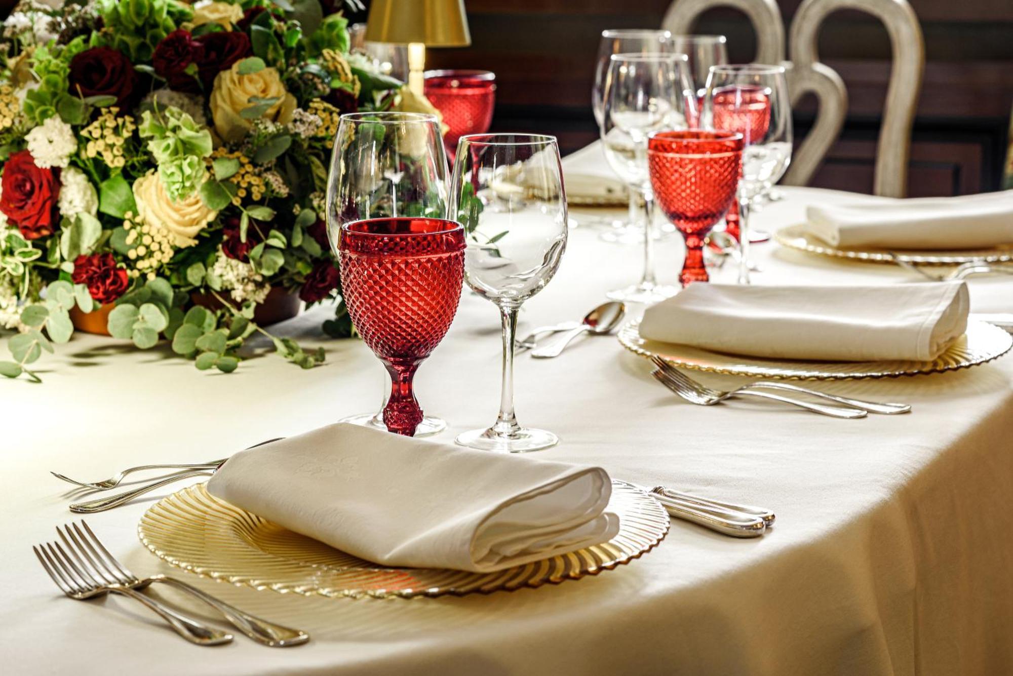 Narutis Hotel - Small Luxury Hotels Of The World Вилнюс Екстериор снимка A table set for a formal dinner