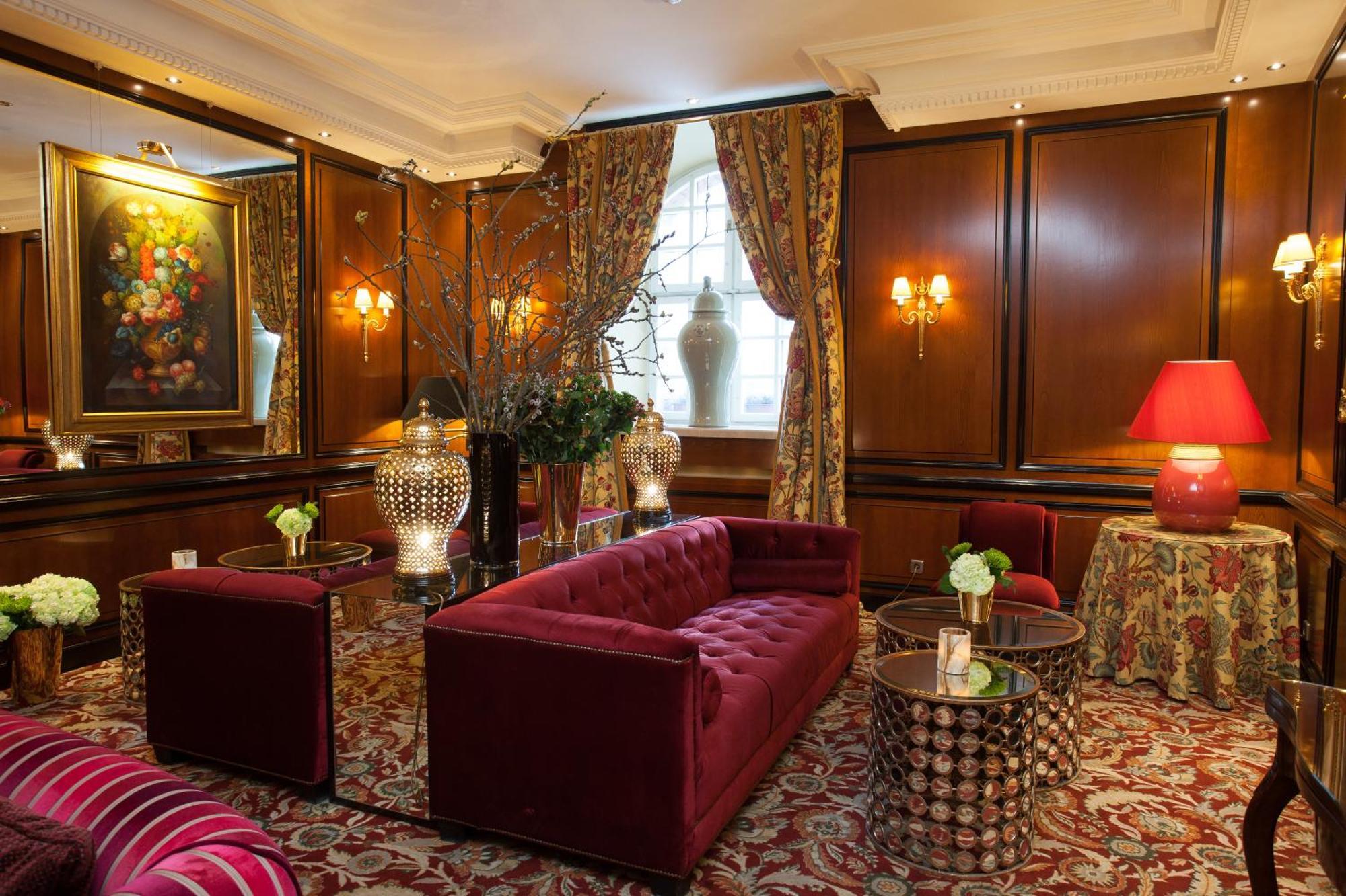 Narutis Hotel - Small Luxury Hotels Of The World Вилнюс Екстериор снимка The hotel's lobby