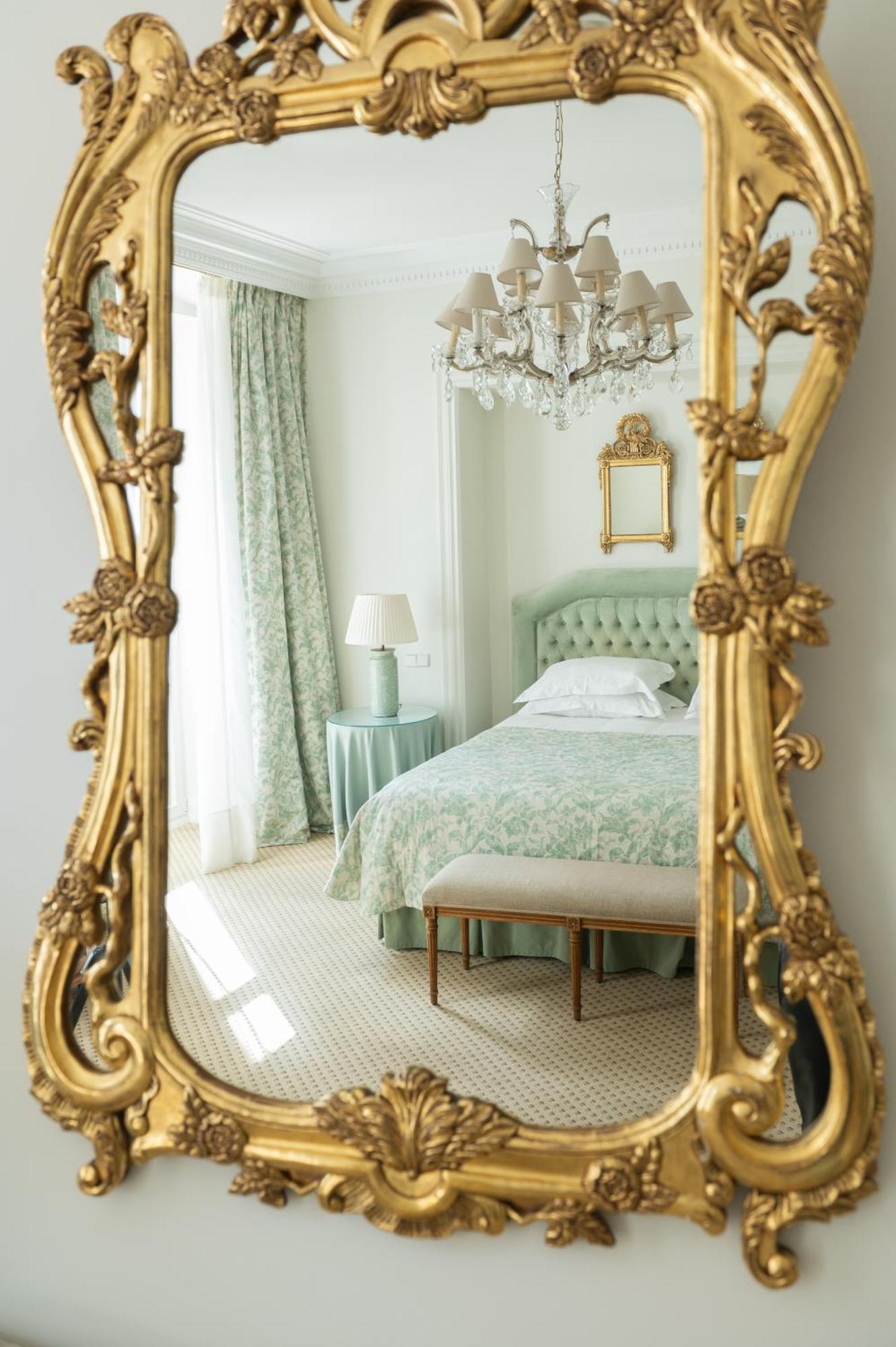 Narutis Hotel - Small Luxury Hotels Of The World Вилнюс Екстериор снимка A mirror