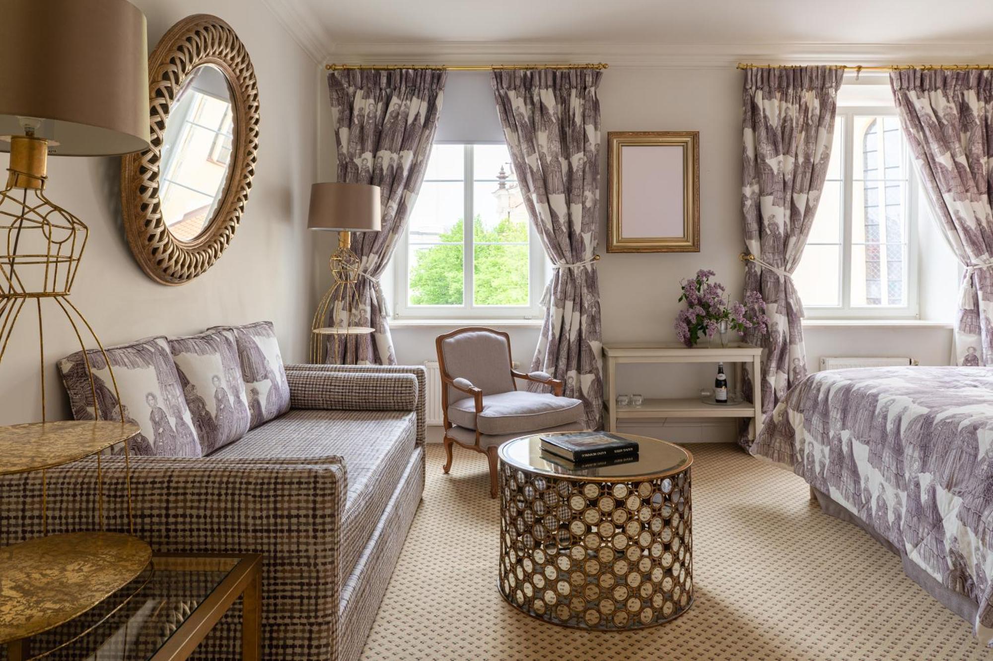 Narutis Hotel - Small Luxury Hotels Of The World Вилнюс Екстериор снимка A suite at the hotel