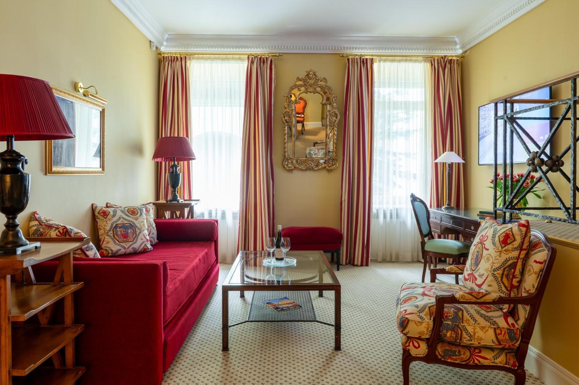 Narutis Hotel - Small Luxury Hotels Of The World Вилнюс Екстериор снимка A suite at the hotel