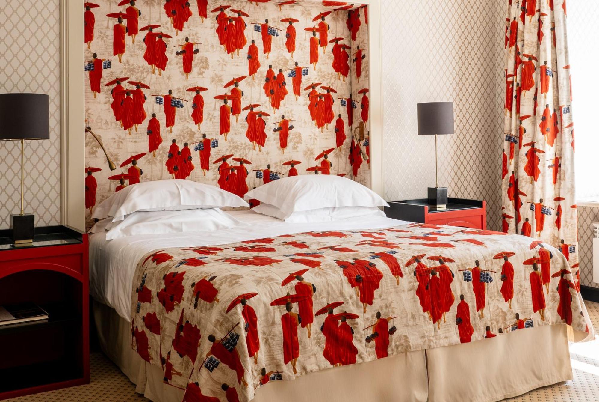 Narutis Hotel - Small Luxury Hotels Of The World Вилнюс Екстериор снимка A bed with a bed skirt
